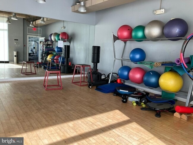 Building Photo - 355 I St SW