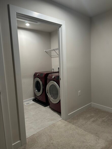 Building Photo - 7120 Iron Gall Ln