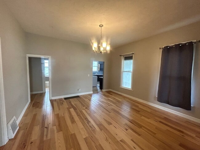 Building Photo - 6 Month Initial Lease-4904 Holdrege 2bed/1bath-Located near historic University Place