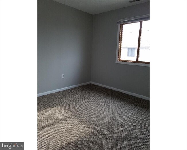 Building Photo - 1413 Ravens Crest Dr