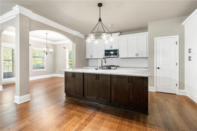 Building Photo - 5290 Clingman Ct