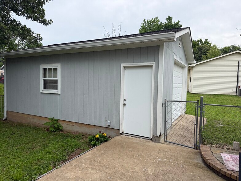 Building Photo - 105 Knox Ct