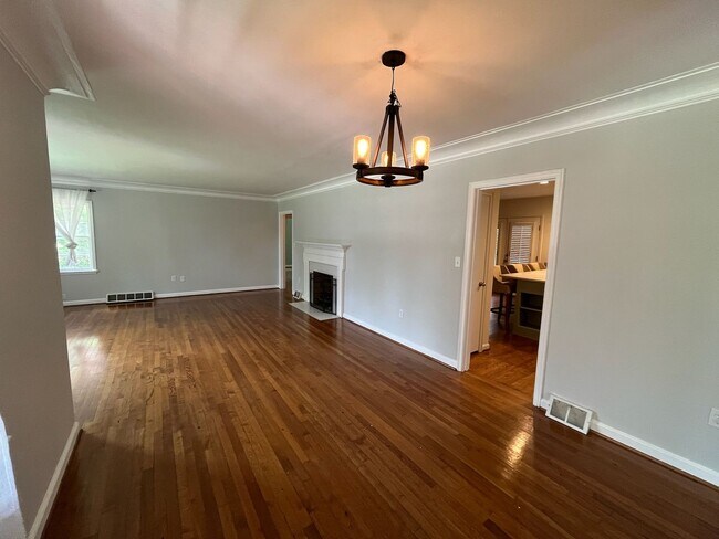 Building Photo - Beautiful 4 Bedroom with 4 Baths