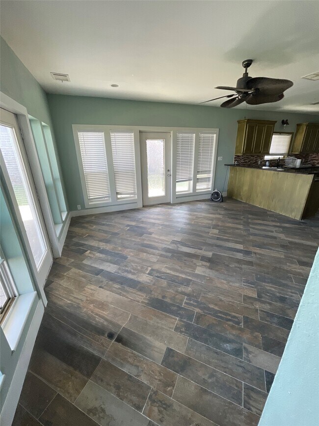 Building Photo - 8026 Ocean Dr