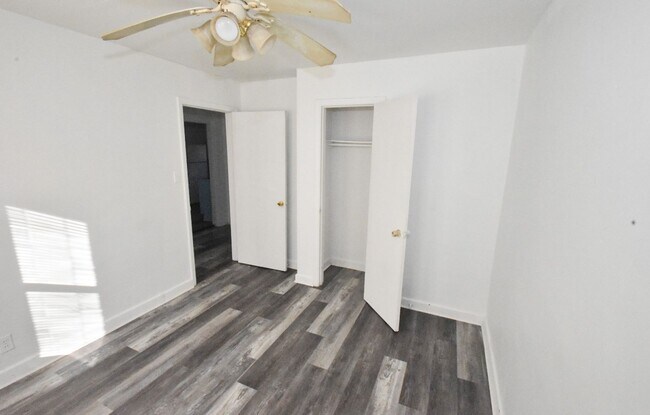 Building Photo - 2120 Kennesaw Dr