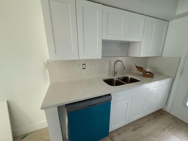 Building Photo - 1480 E Sample Rd