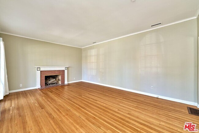 Building Photo - 429 S Orange Dr