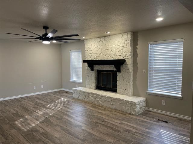 Building Photo - 3642 Lakeshore Dr