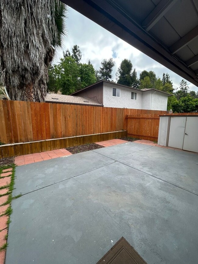 Building Photo - Upgraded, single story 2 bedroom Condo! La...
