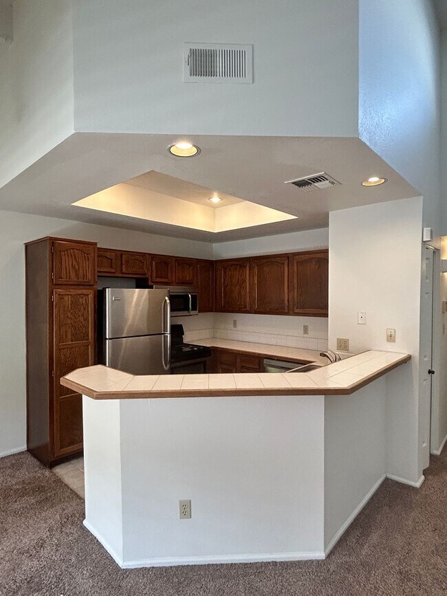 Building Photo - Spacious 2 Bedroom, 2 Bathroom Condo