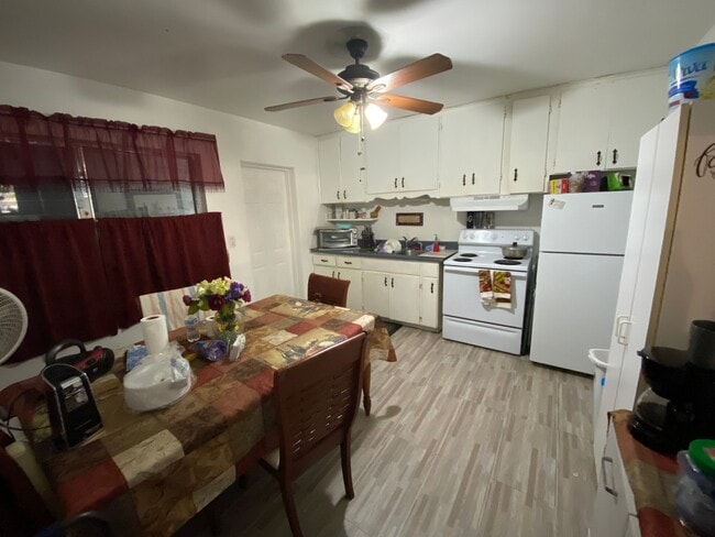 Building Photo - Great Studio home