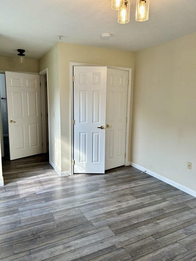 Building Photo - 45511 Westmeath Way