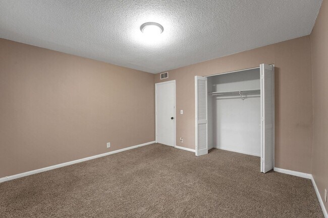 Building Photo - Charming 3BR Condo in Charlotte