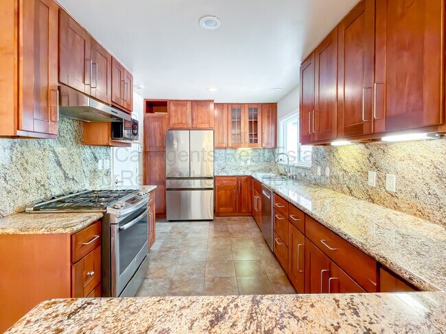 Building Photo - 23940 Carmelita Dr