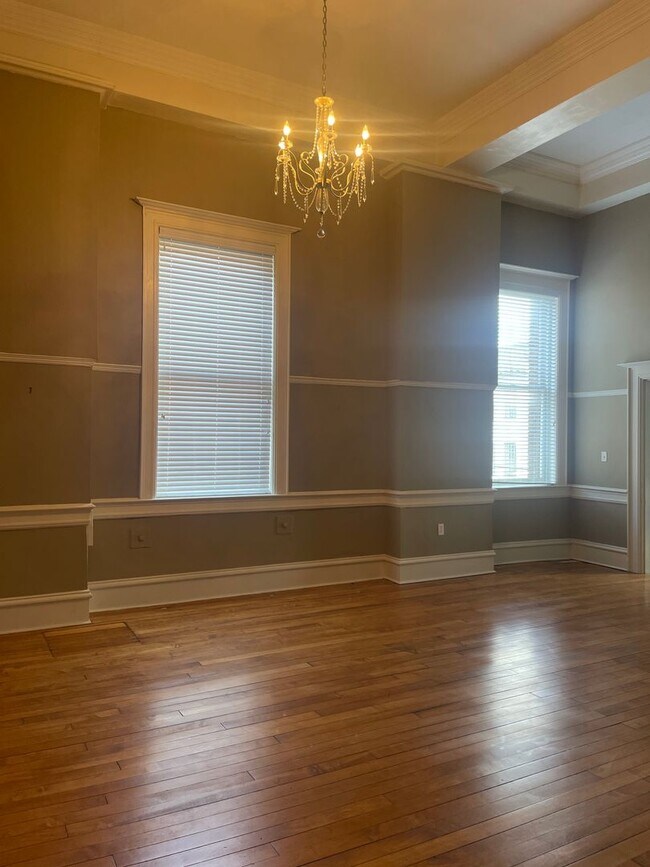 Building Photo - 1025 Church St