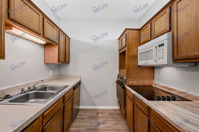Building Photo - Adorable 1/1 Condo in Dallas! (75231)
