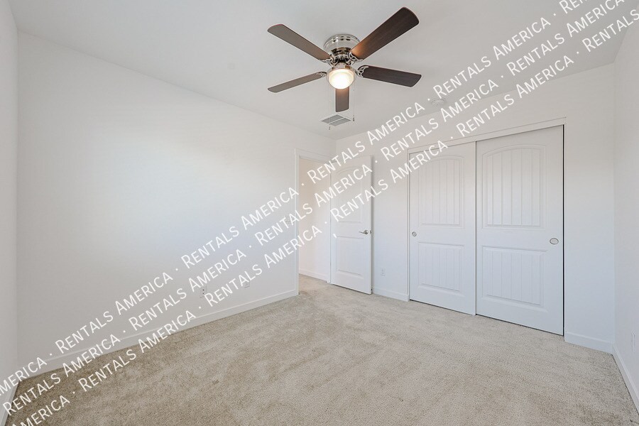 Building Photo - 6038 W Hartford Ct