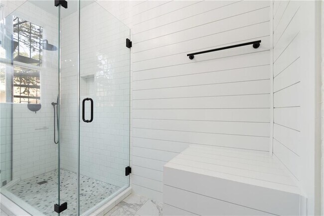 Building Photo - 3210 Hampton Rd