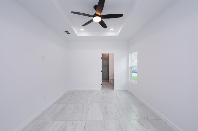 Building Photo - 604 Silvana Dr