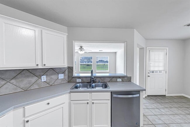 Building Photo - 4818 Plum Forest Rd
