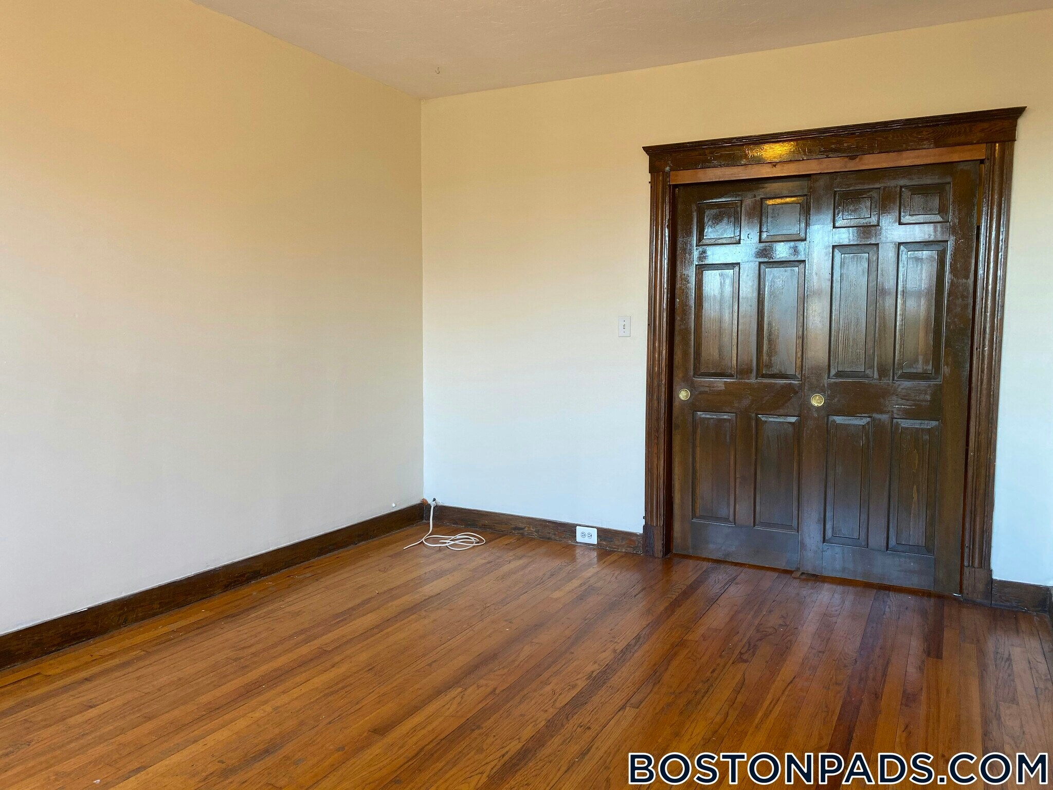 Building Photo - 240 Kelton St