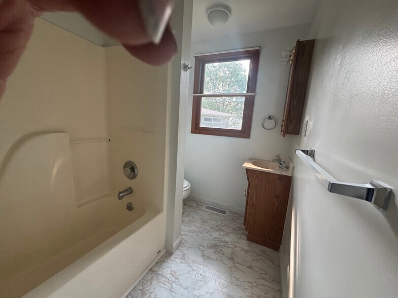 Building Photo - 646 Island