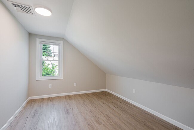 Building Photo - Newly renovated apartment for rent by Providence College / Elmhurst(Available 6/1/2026)