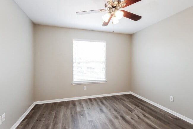 Building Photo - 7931 Evergreen Terrace Ln