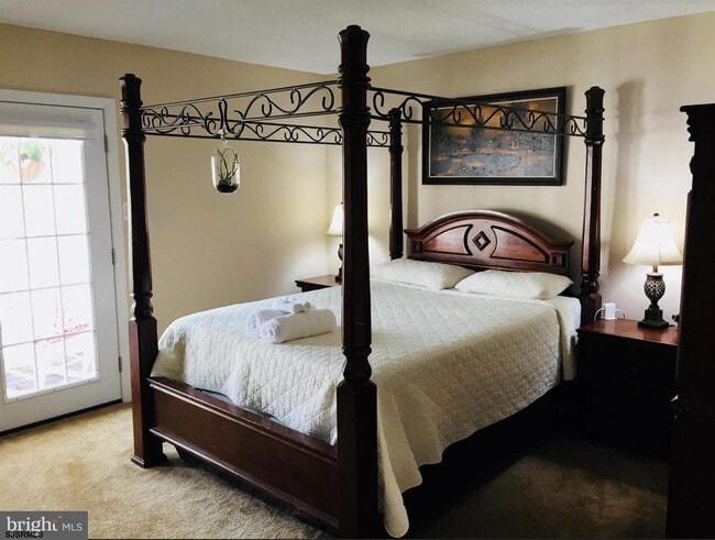 Building Photo - 10 Caravel Ct