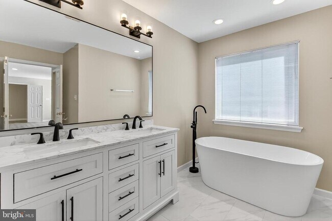 Building Photo - 2410 Dakota Lakes Dr