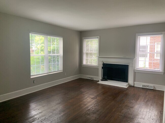 Building Photo - 3 BR house available near Target on Lawndale!