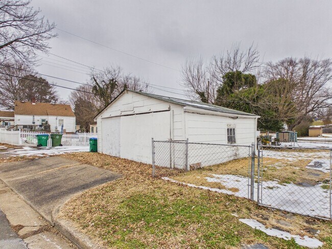 Building Photo - 1410 Greenville Ave