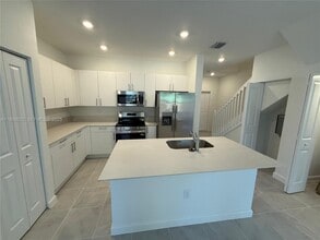 Building Photo - 184 10th Ct