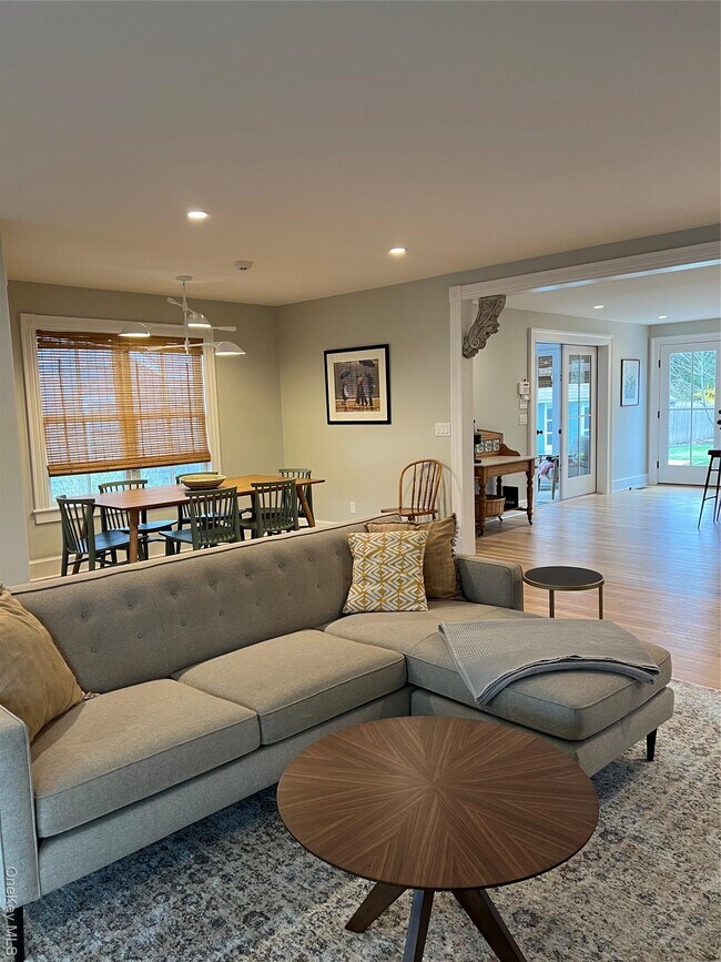 Building Photo - 237 6th St