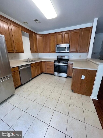 Building Photo - 26 Normandy Dr