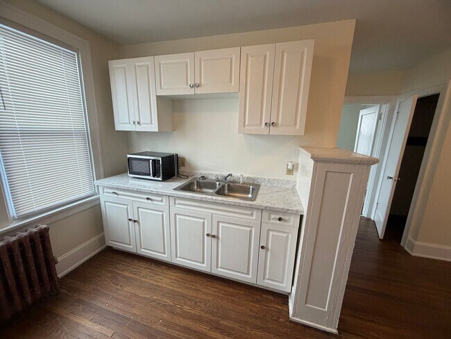 Building Photo - 6611 Kennedy Ave