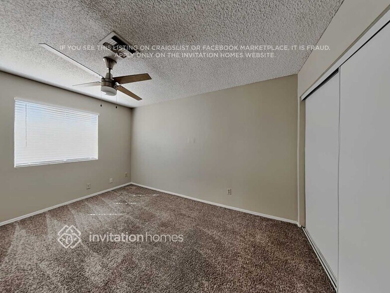 Building Photo - 8943 W Cinnabar Ave