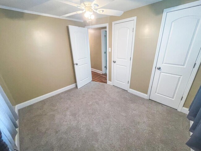 Building Photo - 1206 Golf St