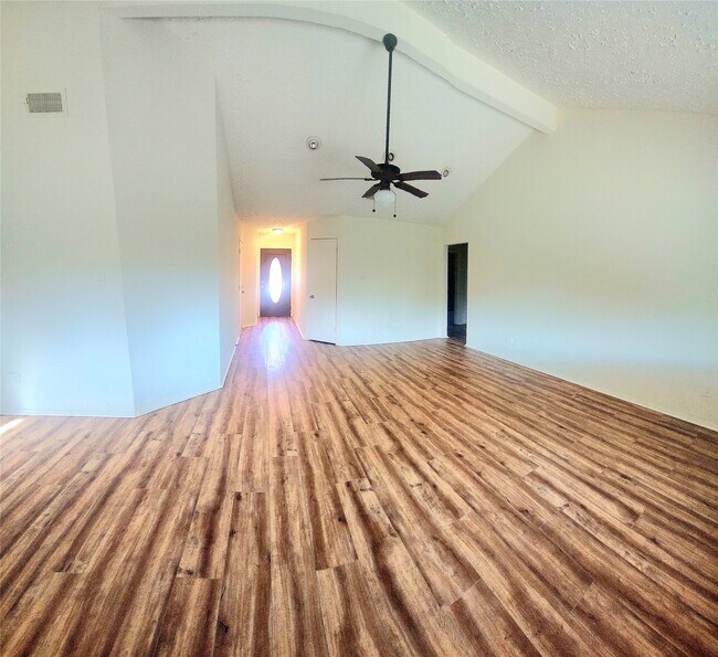 Building Photo - 7211 Skylight Ln