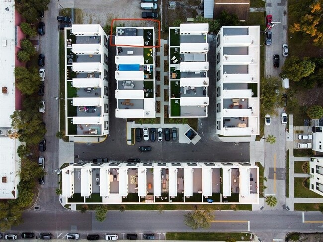 Building Photo - 1332 W Gray St