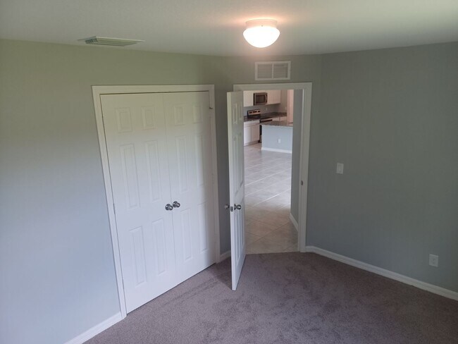 Building Photo - 417 SW 26th Ave