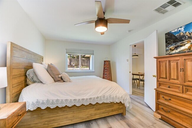 Building Photo - 6508 Sunnysky Way