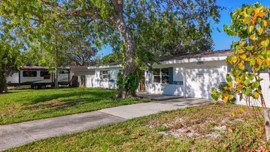 Building Photo - 1590 Havana Dr
