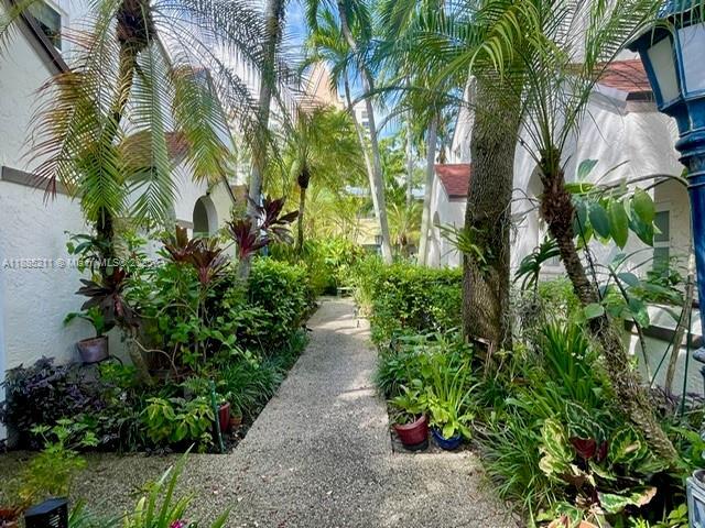 Building Photo - 101 NE 8th Ave