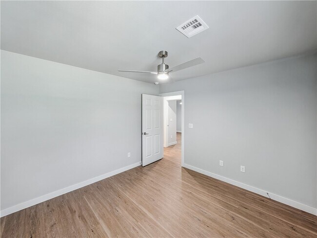 Building Photo - 6613 NW Altus St