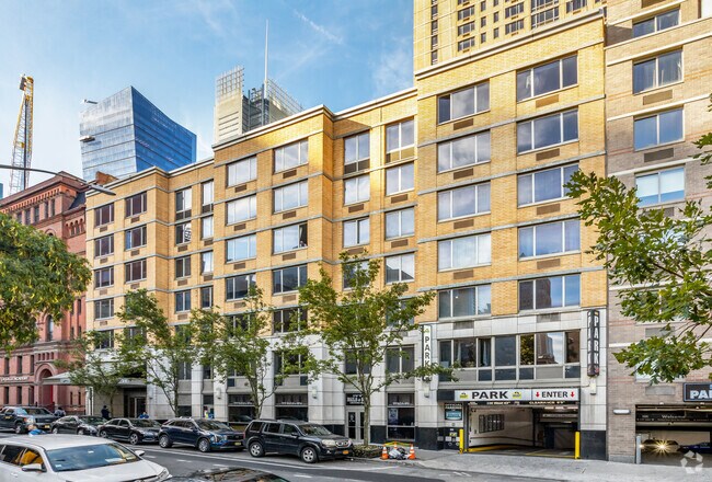 Primary Photo - Ivy Towers