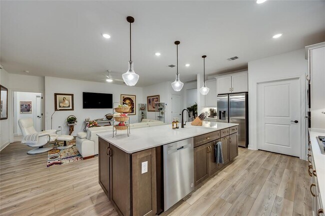 Building Photo - 331 Kitty Hawk Rd