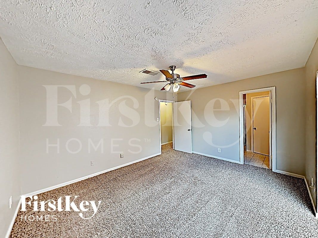 Building Photo - 17326 Davenway Dr