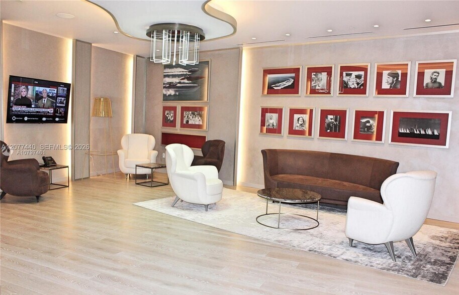 Building Photo - 1000 Brickell Plz