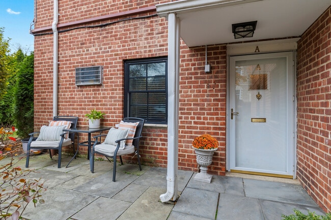 Building Photo - 181 Purchase St